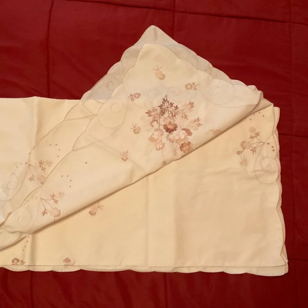Table cover and napkins